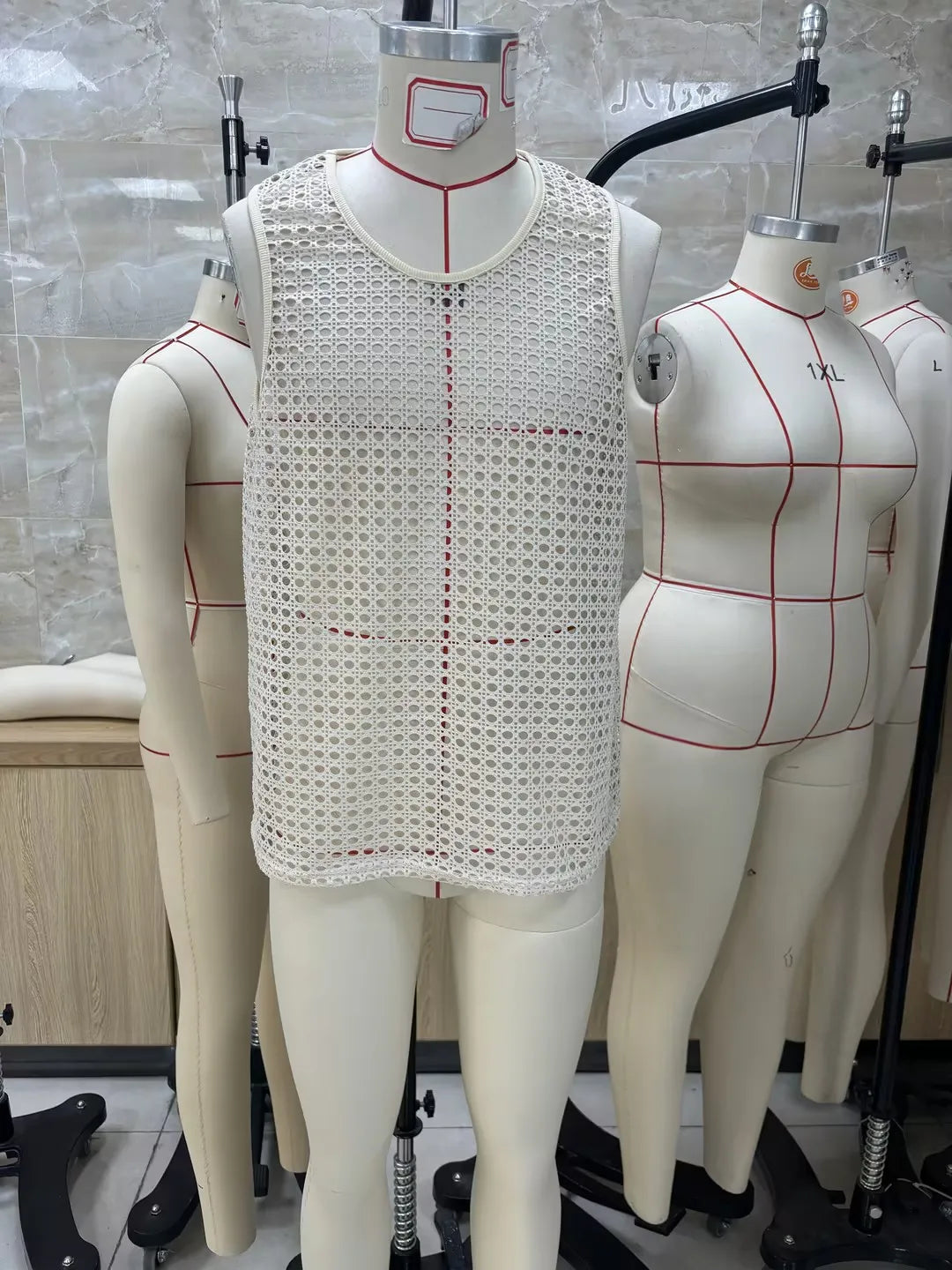 Men's Hollow-Out Tank – Breathe summer with total lightness…