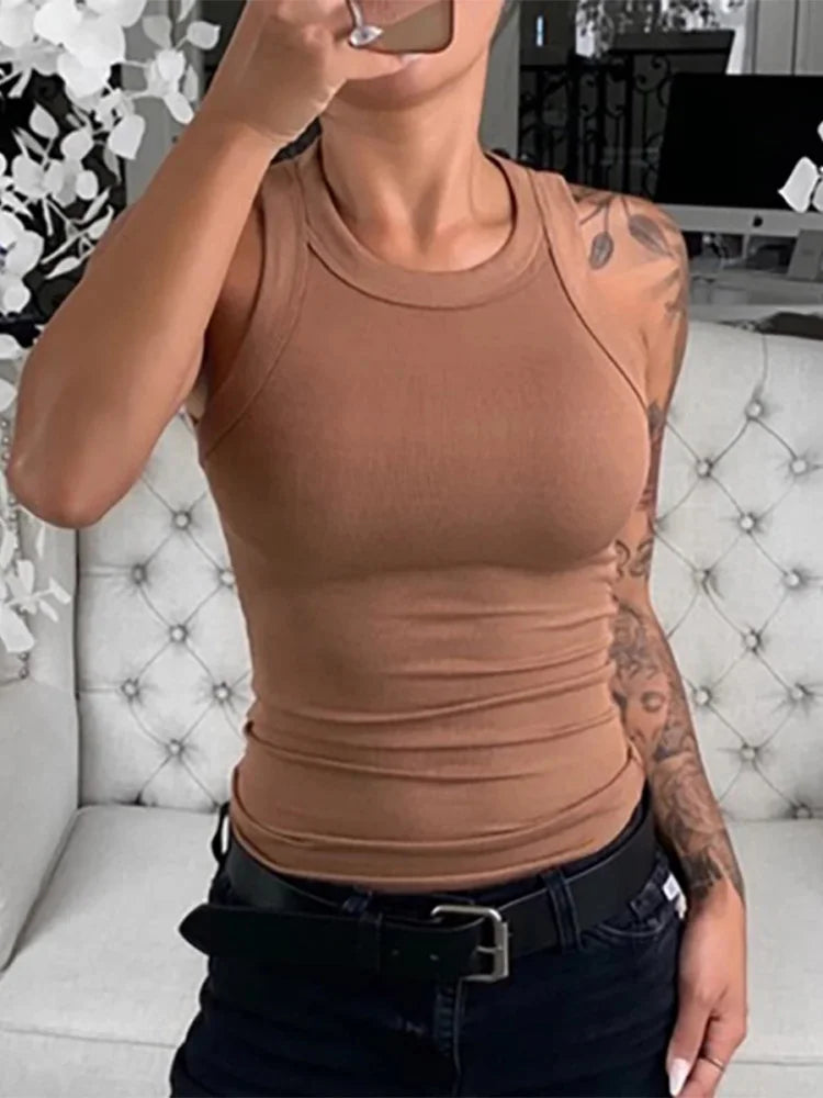 Basic Ribbed Top – Versatility and Freshness in Knit Form.